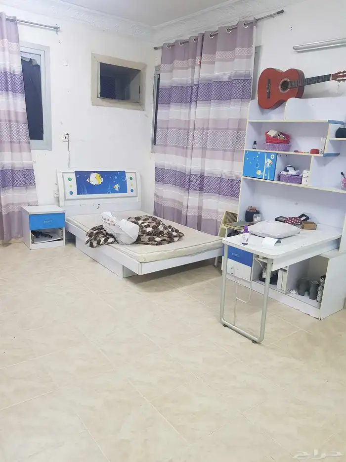 غرفة نوم من راحتكم سريرين مفرد ونصف وخزانه3فردات وطاولة 0