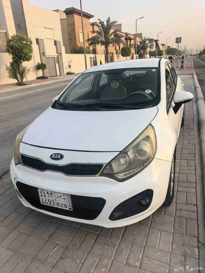 كيا ريو هاتشباك 2012 1