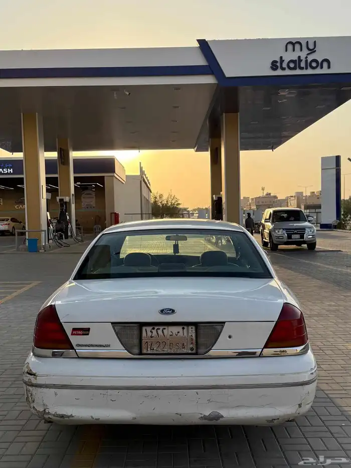للبيع فورد كراون فكتوريا 8