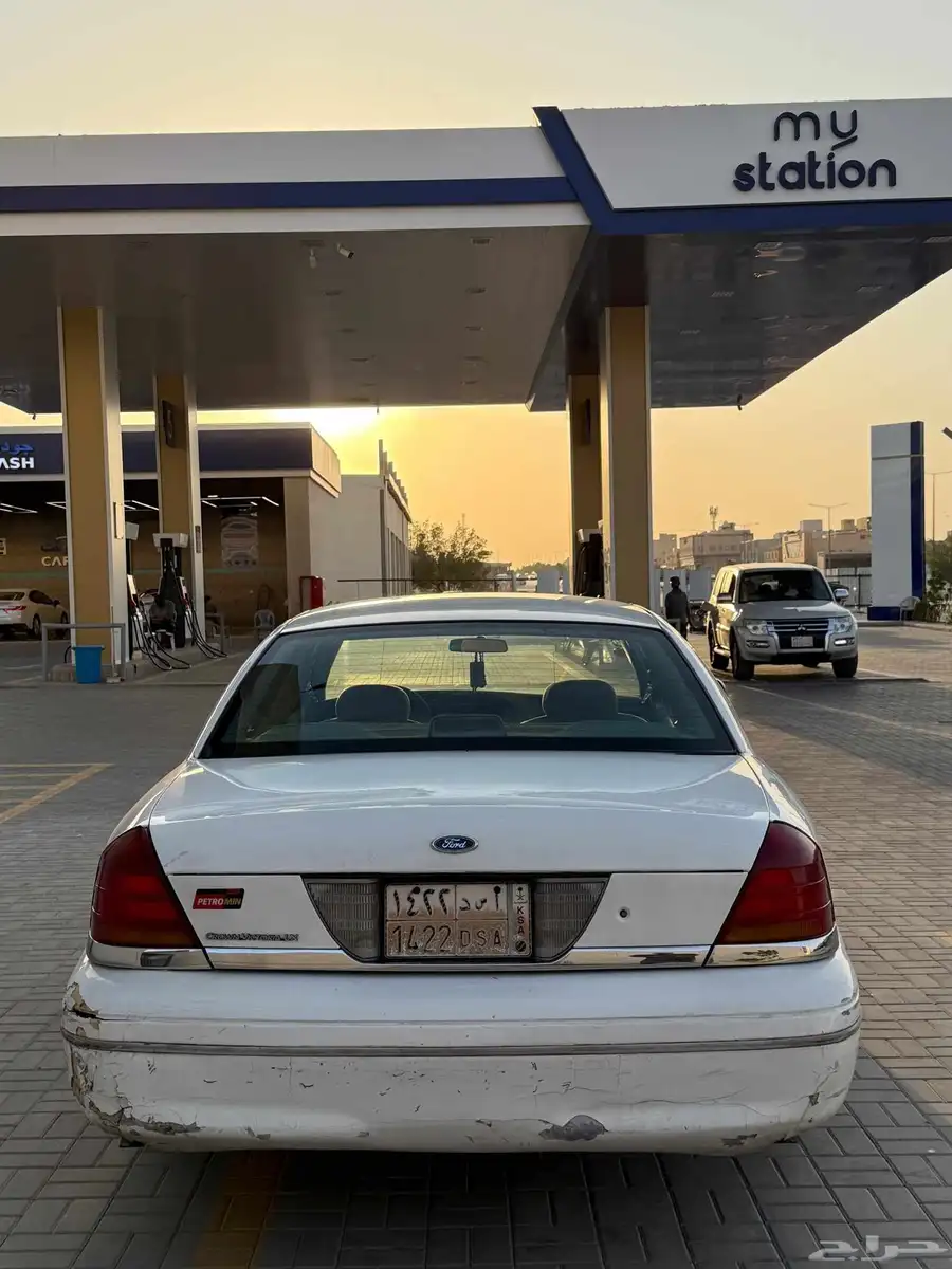 للبيع فورد كراون فكتوريا 8