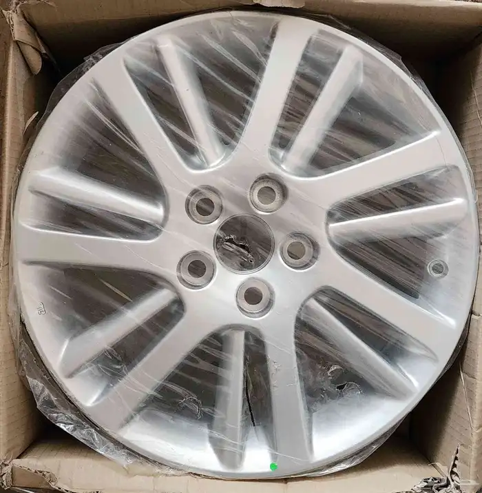 جنوط اوريون 2010 مقاس 17 اصليه بالكرتون 2