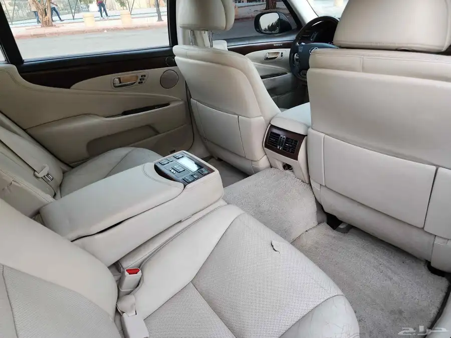 لكزس LS460L بحالة ممتازة 2010 14