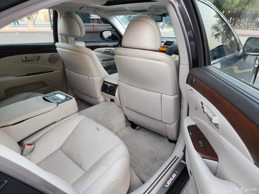 لكزس LS460L بحالة ممتازة 2010 13