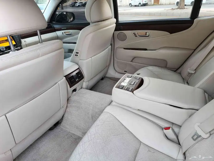 لكزس LS460L بحالة ممتازة 2010 12