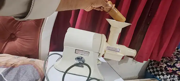 مكينه عصير امريكي قديم كهرباء 110 شغل ممتاز 0
