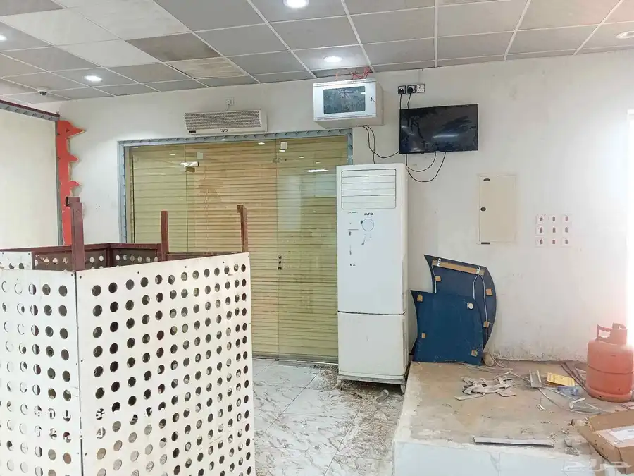 مطعم لتقبيل او الشركه بس مطعم مكتمل جميع أغراضه 9