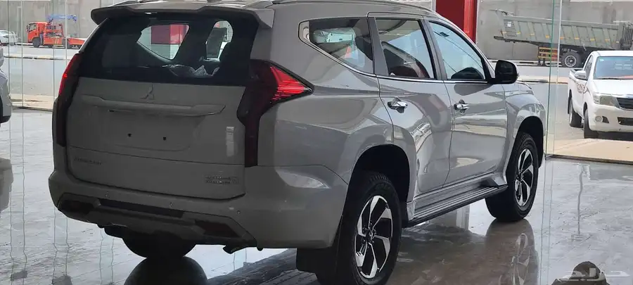 متسوبيشي مونتيرو بنزين دبل 4x4 م 2025 2