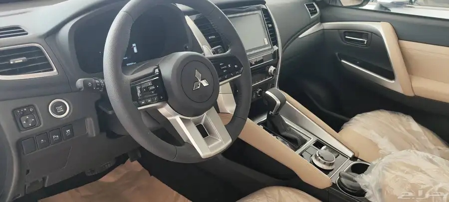 متسوبيشي مونتيرو بنزين دبل 4x4 م 2025 4