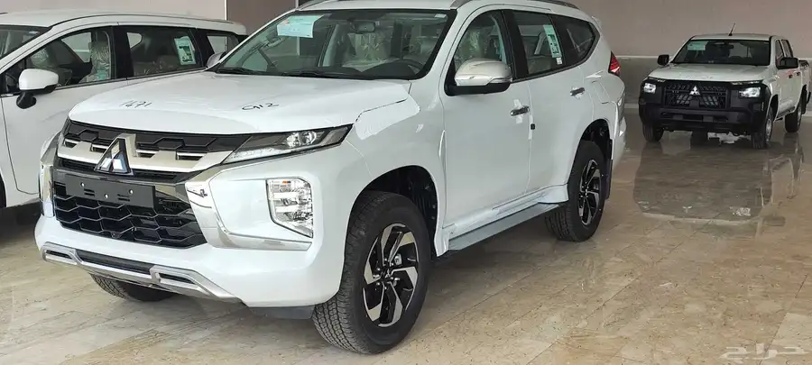 متسوبيشي مونتيرو بنزين دبل 4x4 م 2025 1