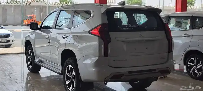 متسوبيشي مونتيرو بنزين دبل 4x4 م 2025 3