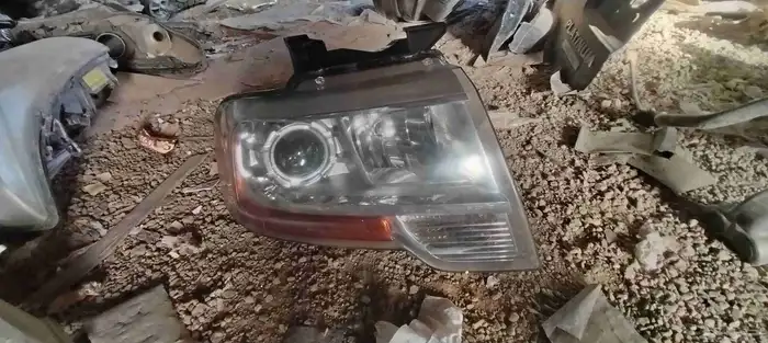 شمعه فورد اكسبديشن فل كامل 2015 إلى 2017اصلي وكاله نضيف 0