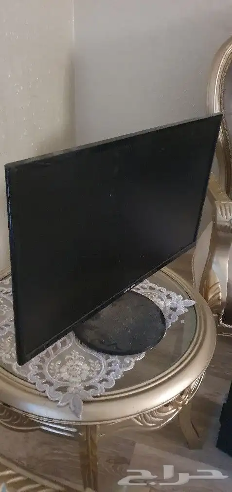 كمبيوتر مكتبي مع شاشة 2