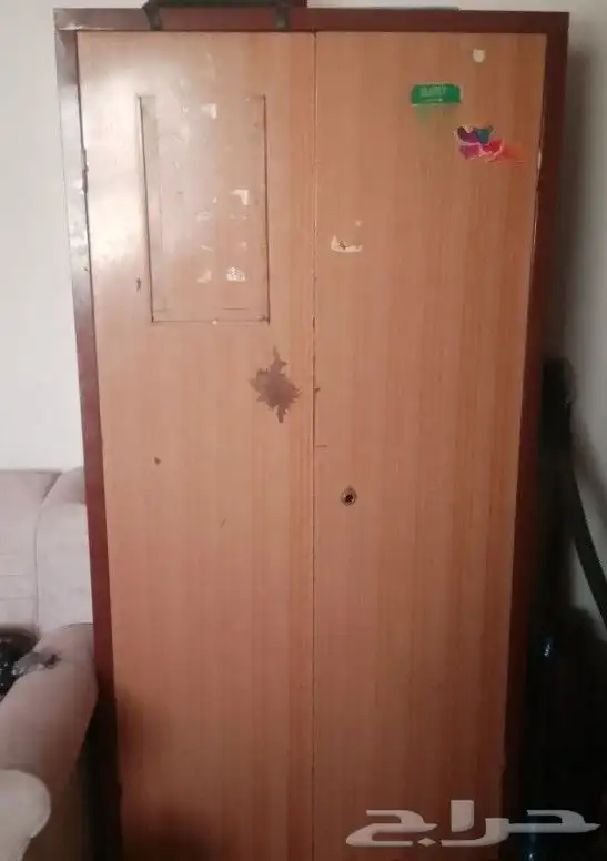 دولاب حديد ومكنسه كهربائية بحاله جيدة للبيع المستعجل 0