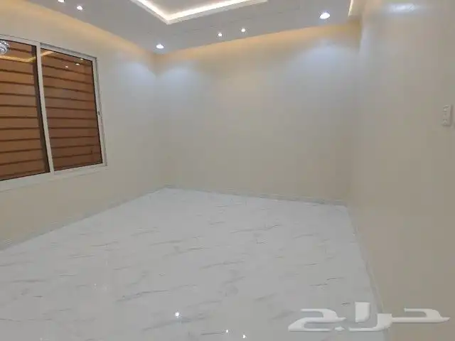 للبيع روف علوى مع ملحق مدخل مستقل620 ألف خلف مستشفى الألماني 11
