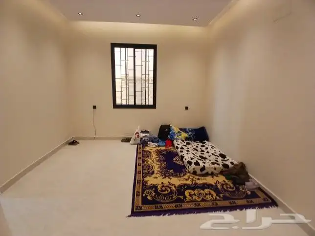 للبيع روف علوى مع ملحق مدخل مستقل تشطيبVIPحي الوسام بالخميس 9