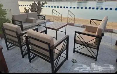 في كراسي حديد خشب كله في تفصيل جاهز كله في 3