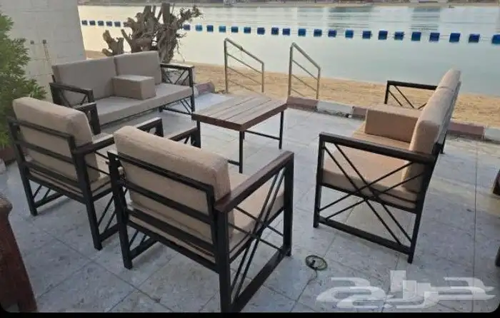 في كراسي حديد خشب كله في تفصيل جاهز كله في 3