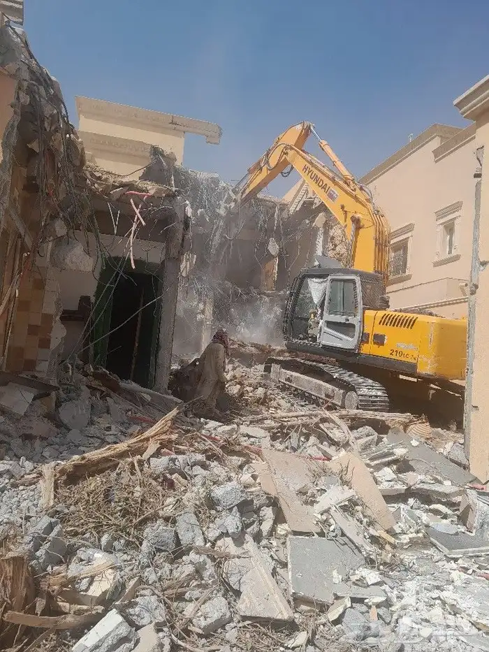 هدم مباني وحفر اراضي 0