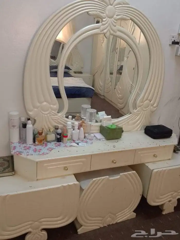 للبيع . غرفة و عدد 2 كنبة و2 كرسي جلوس 1