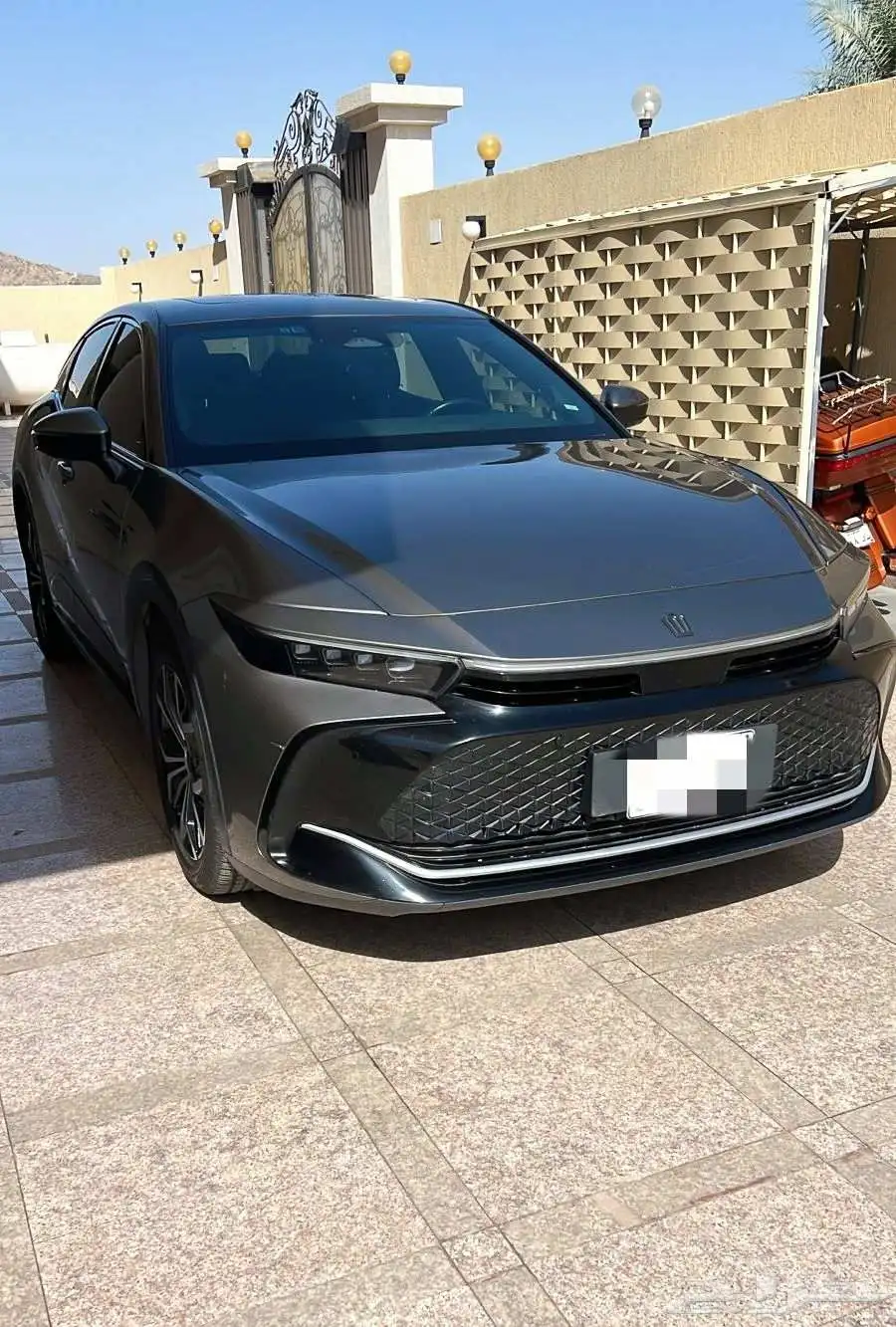 للبيع تويوتا كراون 2023 - بريميوم فل كامل. 9