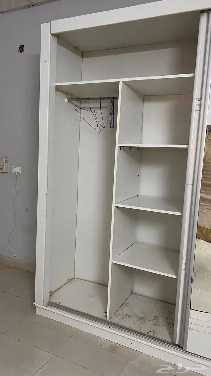 غرفة نوم مستخدمه جيده فيه بالسرير كسر بسيط إلا تربيط وترجع 1