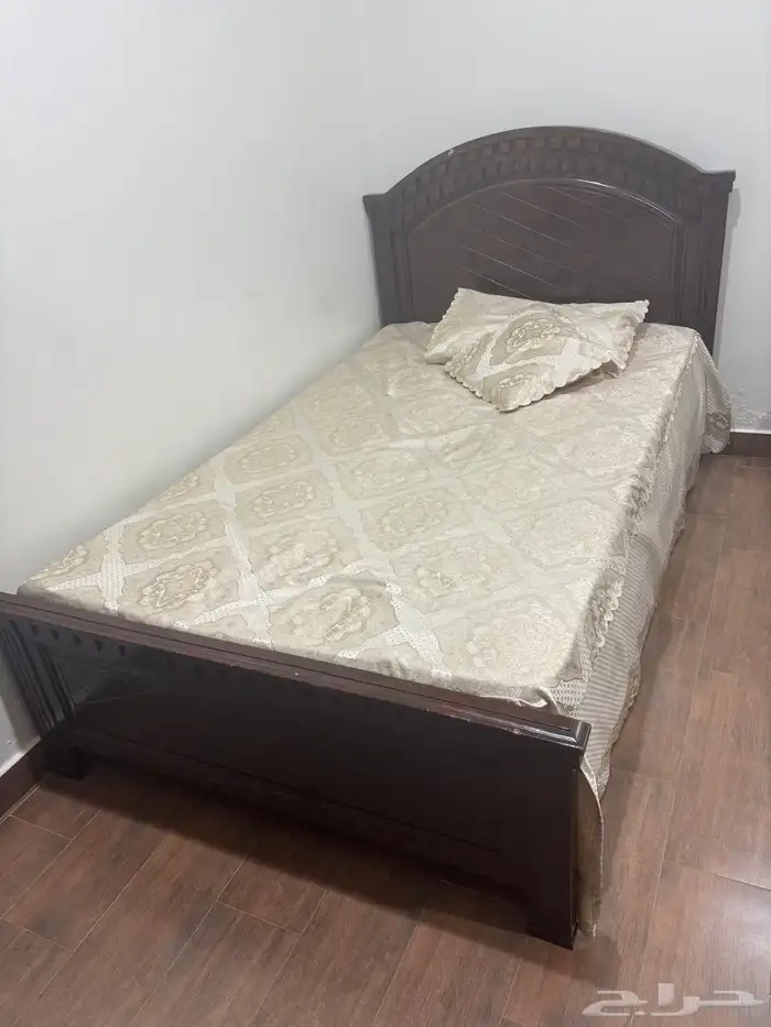 سريرين خشب طاولة 1