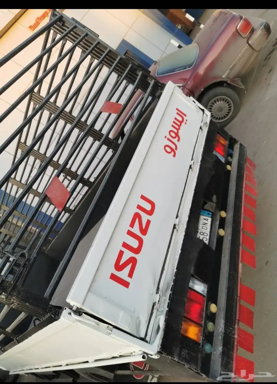 دينَه آيسوزو للبيع موديل 2000 حجم NKR 4