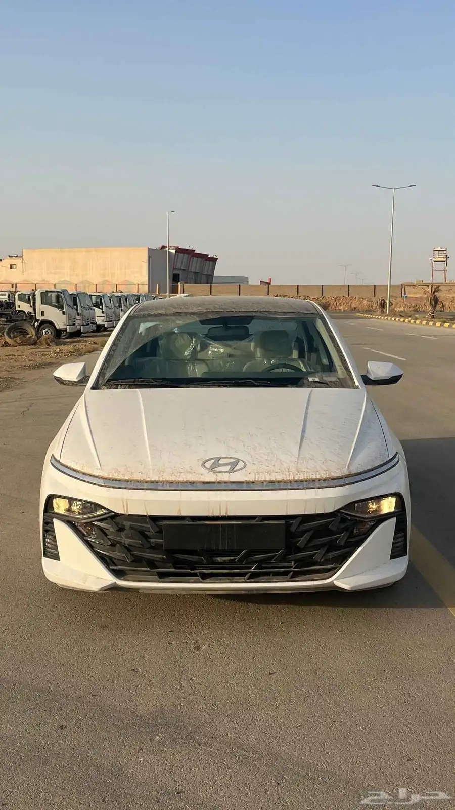 اكسنت سمارت ابيض سقف أسود 2025 3