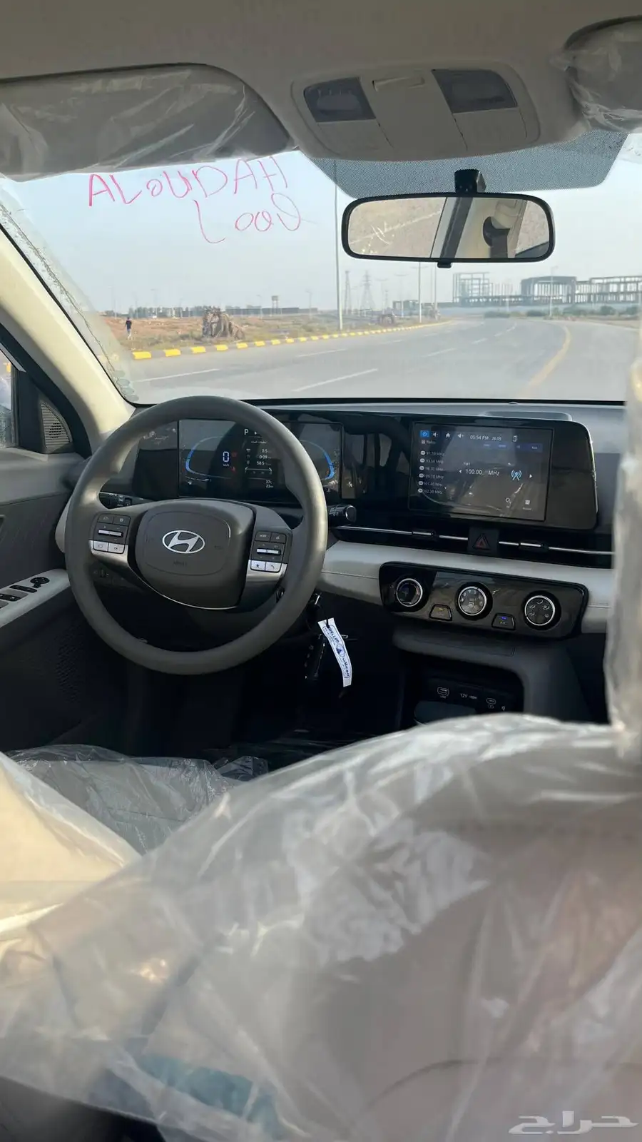 اكسنت سمارت ابيض سقف أسود 2025 6