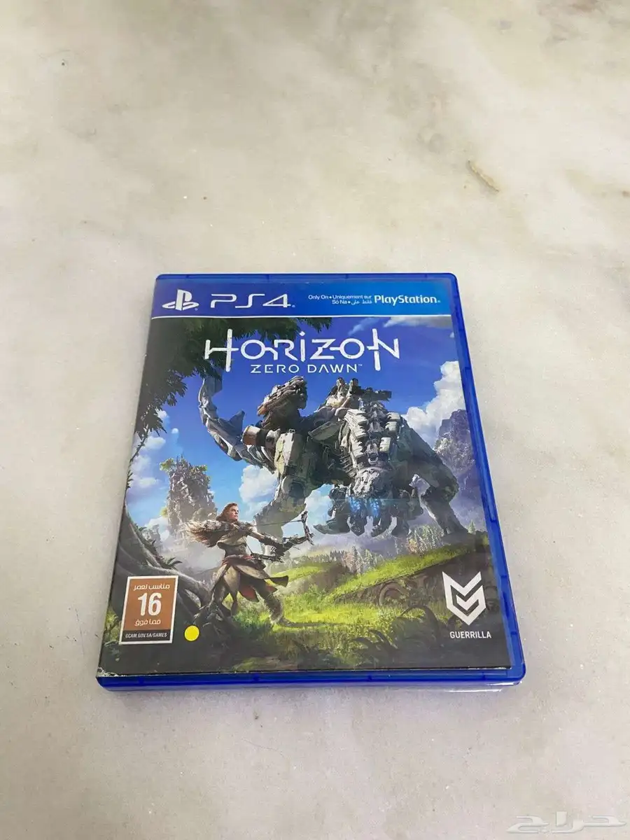 بلايستيشن 4 (1 تيرا) يد اصليه ولعبتينFIFA22 وHorizon 5