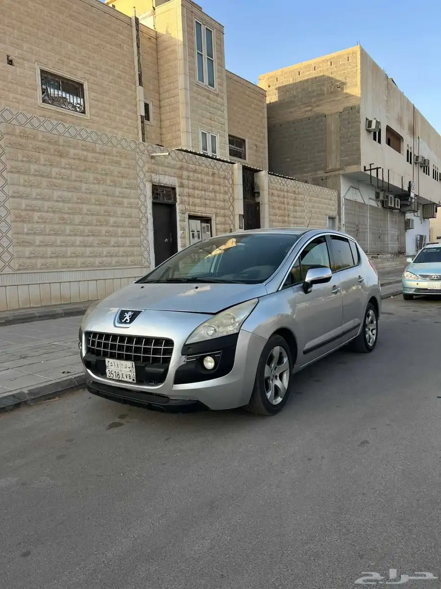 للبيع بيجو الموديل 2013 1
