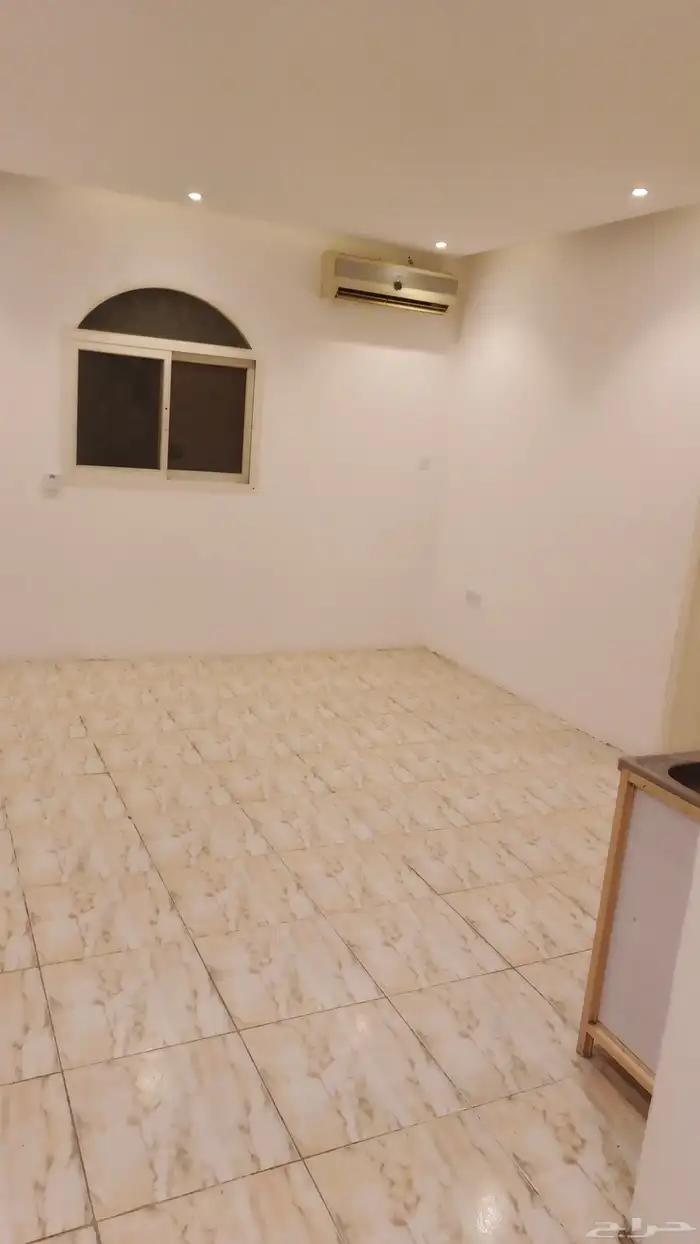 شقه للايجار شمال الرياض حى حطين 0