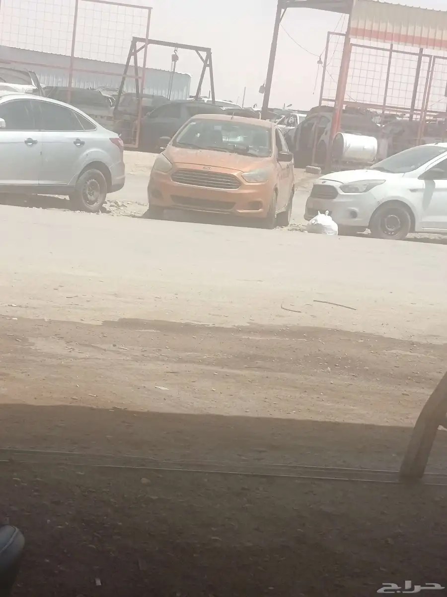 يوجد لدينا قطع غيار السيارات فورد فيجو 2018 و2010 0