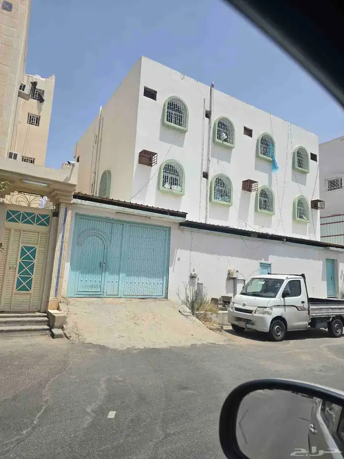 عمارة استثماريه للبيع بمخطط هيف 0
