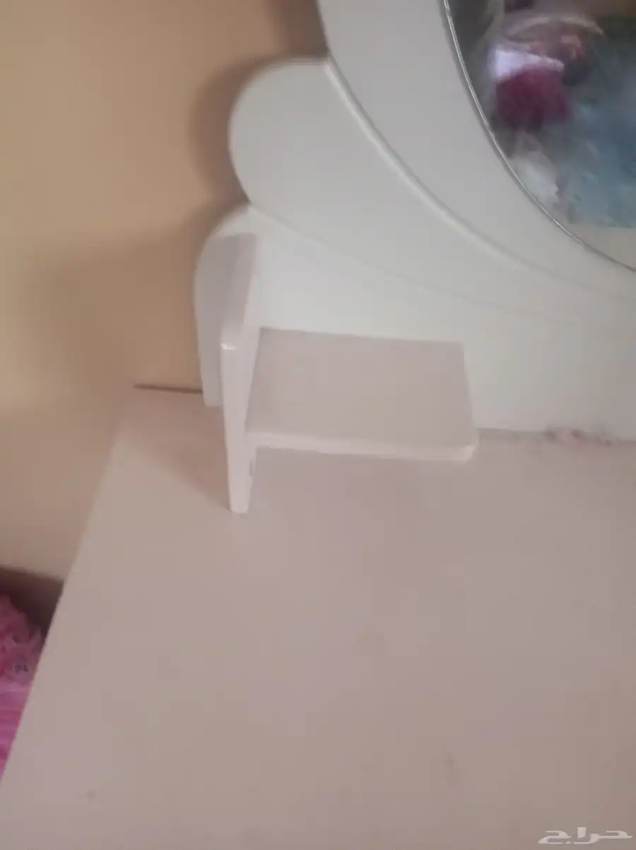 تسريحه قديمه مستعمل بحاله ممتاز سليم كامل مع الكرسي 3