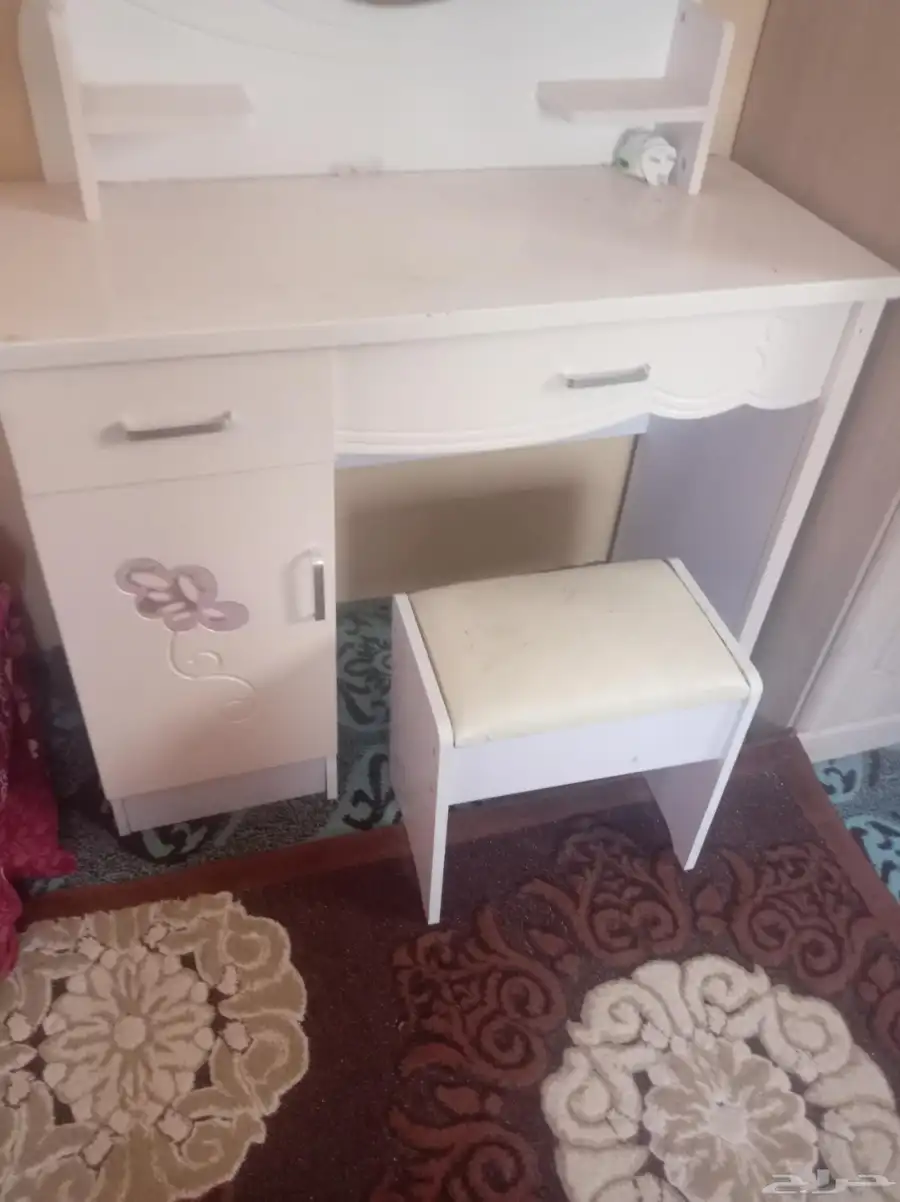 تسريحه قديمه مستعمل بحاله ممتاز سليم كامل مع الكرسي 2