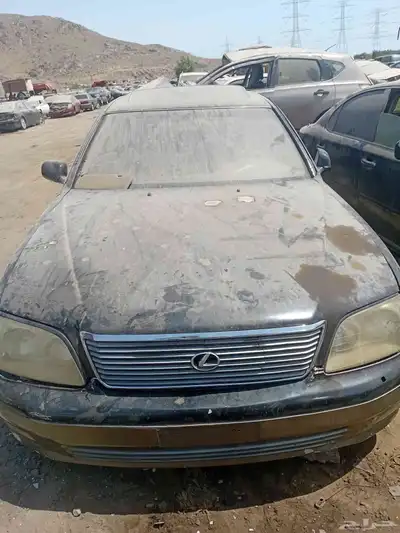 البيع قطع غيار تشليح لكزس LS400 موديل 2000 0