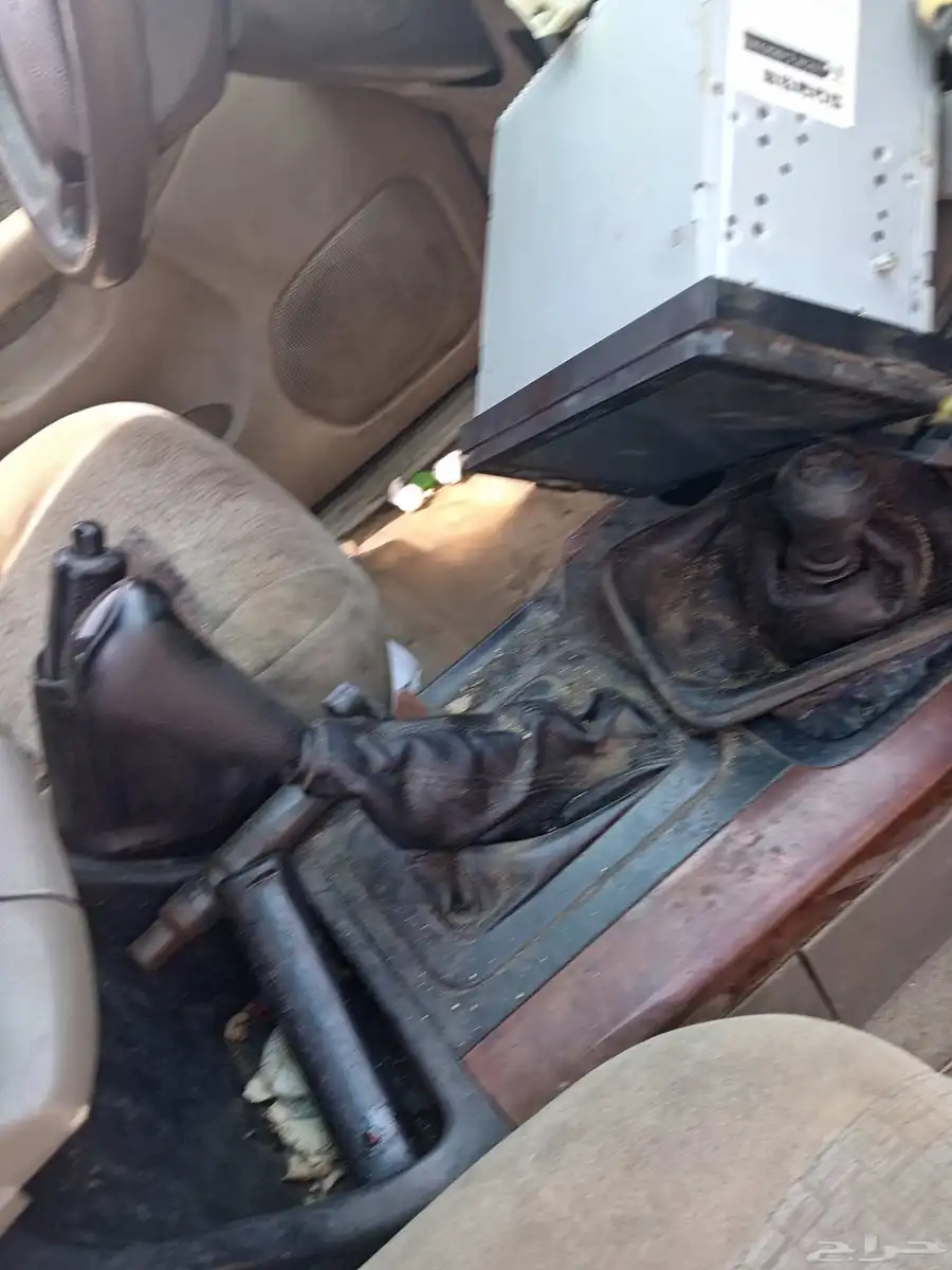 يوجد لدينا قطع غيار برادو 8