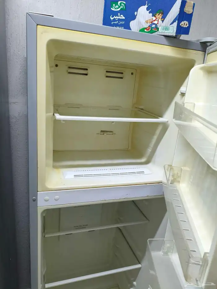 ثلاجه هاس 8 قدم استخدام خفيف جدا للبيع 2