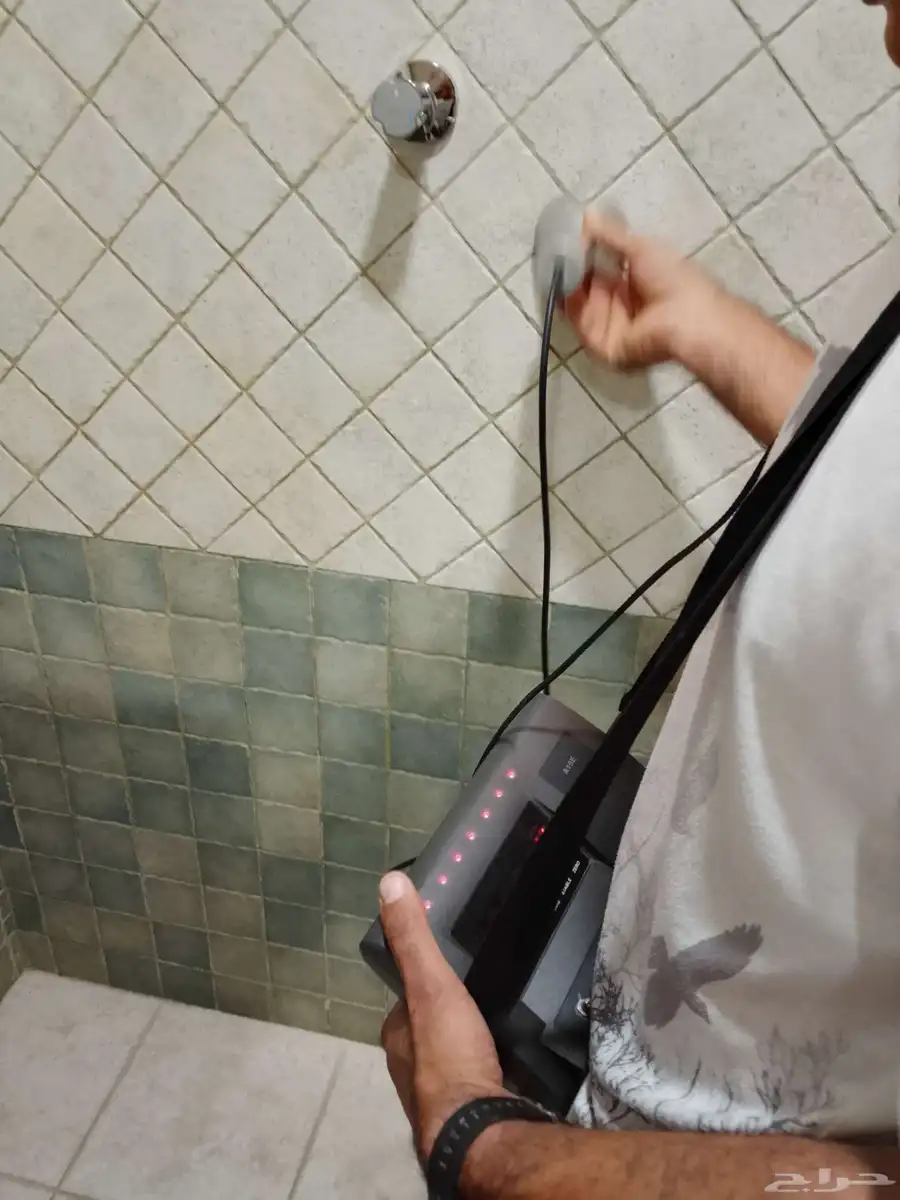 كشف تسربات المياه ومعالجة الرطوبة فحص تسريب عزل خزان 2