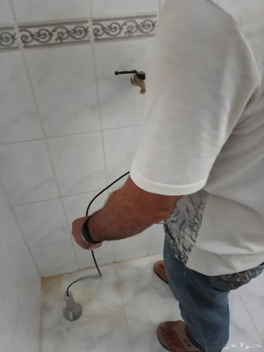 كشف تسربات المياه ومعالجة الرطوبة فحص تسريب عزل خزان 4
