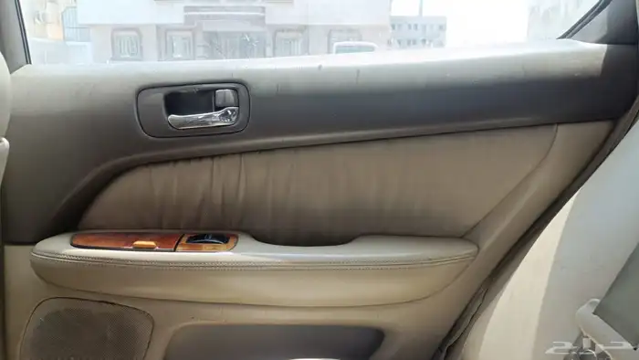 البيع قطع غيار تشليح لكزس LS400 موديل 2000 3