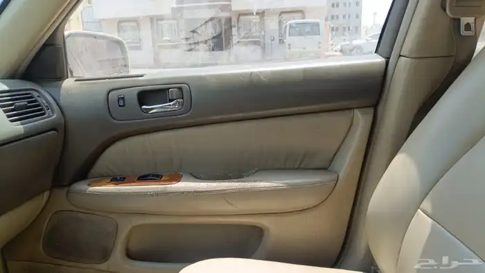 البيع قطع غيار تشليح لكزس LS400 موديل 2000 5