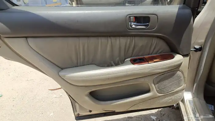 البيع قطع غيار تشليح لكزس LS400 موديل 2000 2