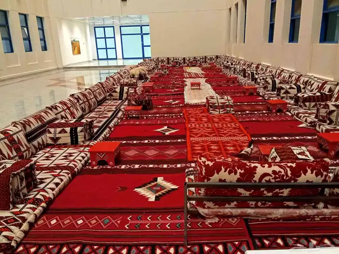 تاجير طاولات وكراسي وجلسات شعبيه وكنب وسماعات 8