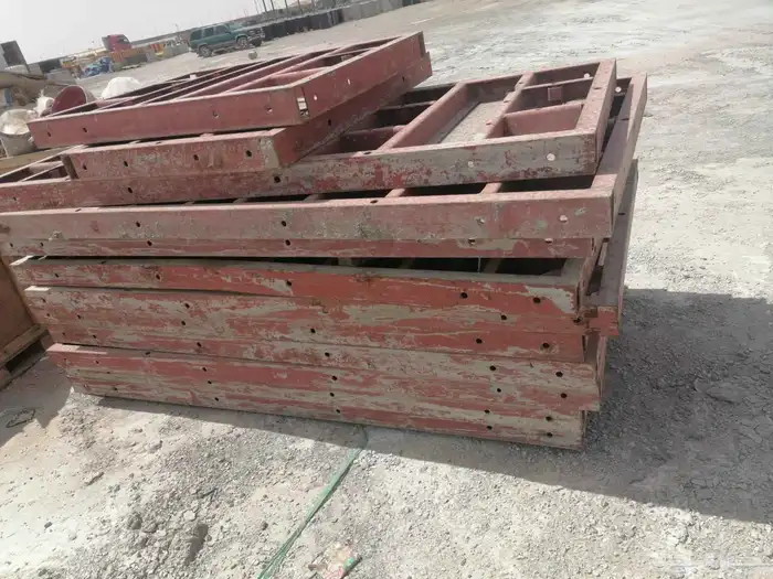طبالي جدار استنادي العدد تقريبا 80 الطول 240 سم العرض 120 سم 2