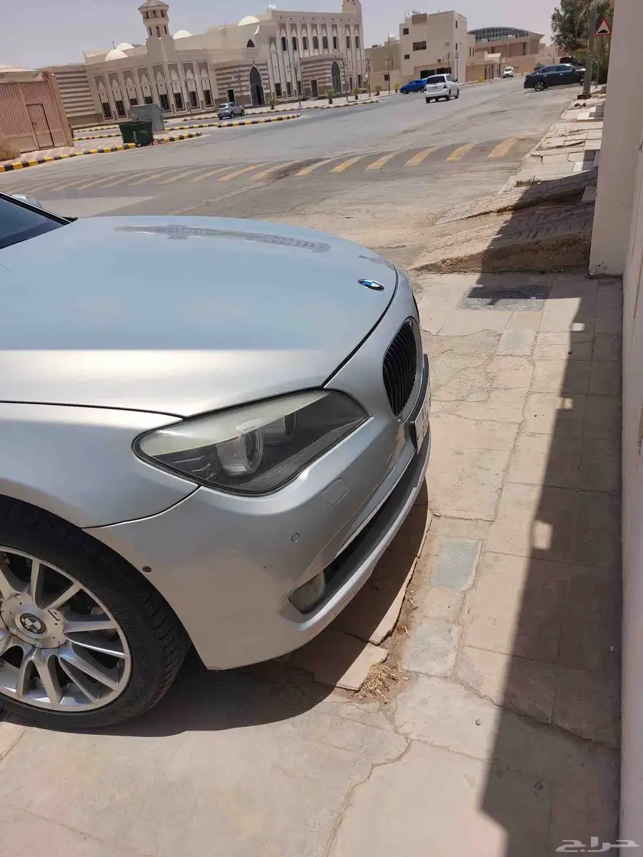 سيارة BmWفول كامل موديل طراز المركبة اي ال740 موديل2012 index