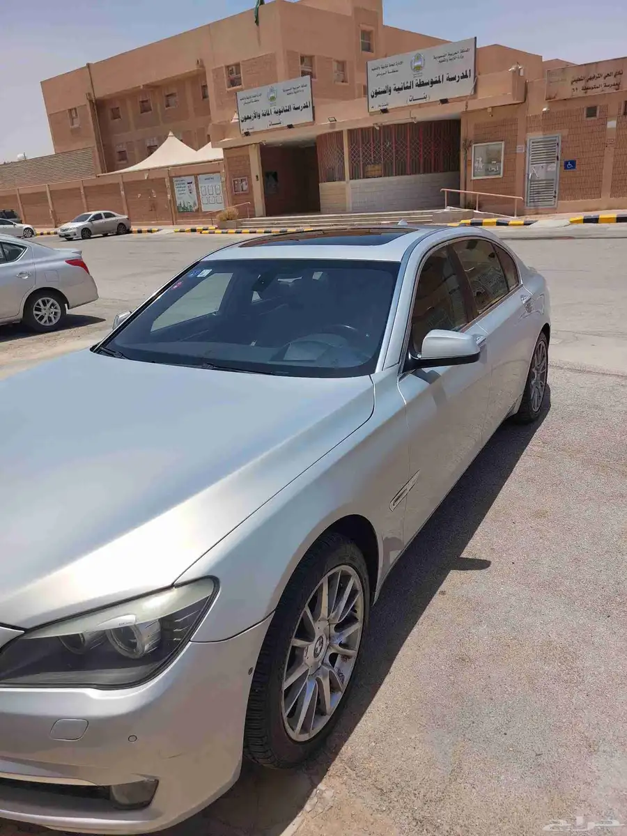 سيارة BmWفول كامل موديل طراز المركبة اي ال740 موديل2012 index