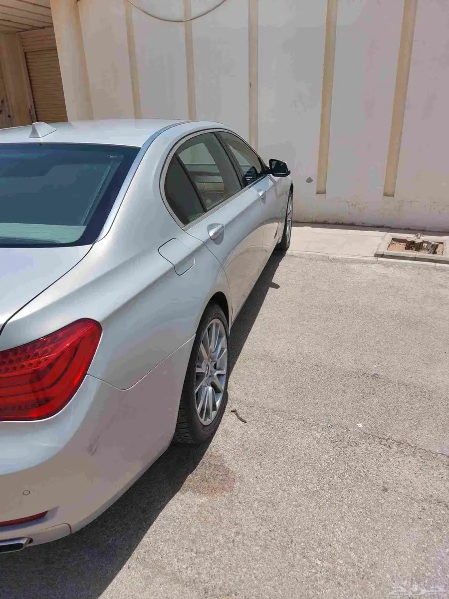 سيارة BmWفول كامل موديل طراز المركبة اي ال740 موديل2012 index