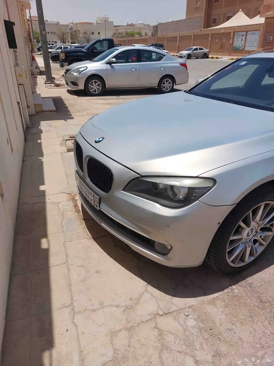 سيارة BmWفول كامل موديل طراز المركبة اي ال740 موديل2012 index